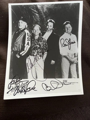 BEACH BOYS AUTOGRAPHED SIGNED PHOTO 1990 MIKE LOVE AL JARDINE CARL WILSON BRUCE Cover