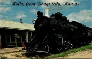 Hola desde Dodge City, Kansas KS BOOT HILL SPECIAL Tren Postal - Imagen 1 de 2