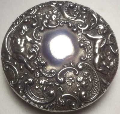 FRASCO TOCADOR ABP 1879-1905 ANTIGUO Watson VIDRIO ESTERLINA Y CORTADO mediano con CUPIDOS Foto 1 de 4