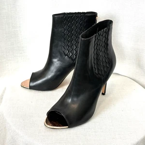 TED BAKER NWOT Women's 38.5 Larizen Peep Toe Ankle Bootie Rose Gold Trim - Picture 1 of 5