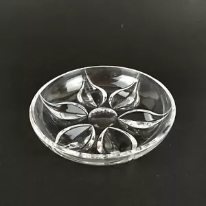 Plato de caramelo Nachtmann cristal flor de loto diseño azafrán firmado 6 3/8" diámetro - Imagen 1 de 5