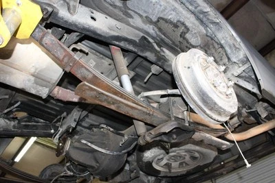 Muelle hoja trasero izquierdo conductor mazda b-2600 87-93  Foto 1 de 4