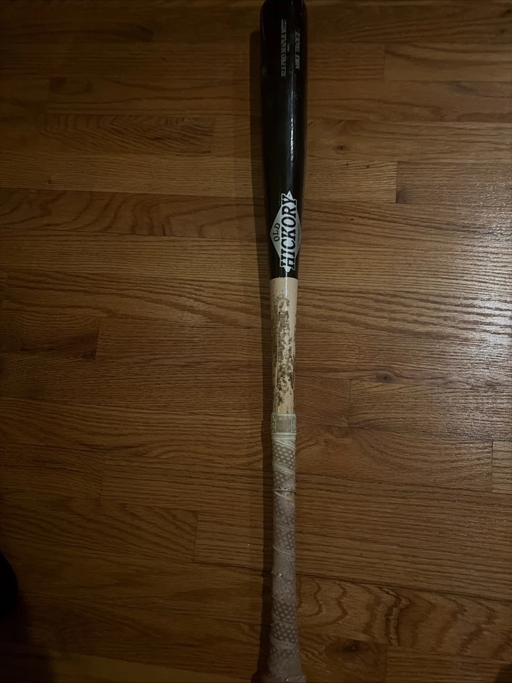 Antiguo nogal americano talla 32,5 arce (MT27) Mike Trout Foto 1 de 4