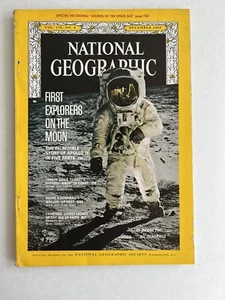 National Geographic December 1969 Magazine Moon Landing with Vinyl Record RARE - Imagen 1 de 16