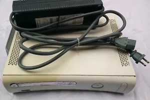 Microsoft Xbox 360 Konsole mit 60GB HD, Stromblock und Kabel - Bild 1 von 10