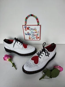 Scarpe Dr Martens 3 fori Bentley cuore 1461 San Valentino bianco rosso joyce UK8 - Foto 1 di 10