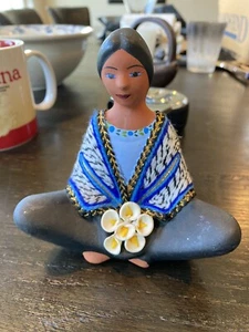 Gladys Michoacana Seated Doll Figure With White Flowers - Picture 1 of 3