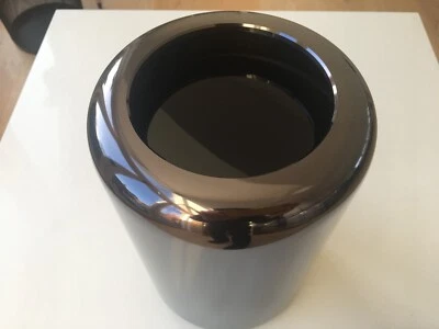 2013 Mac Pro 12-Core 2.7GHz CPU, 1TB SSD, Dual D500 3GB GPUs, 64GB RAM, Sequoia - Image 1 of 4