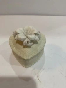 Kleine geblümte Vintage Schmuckschatulle - Bild 1 von 2