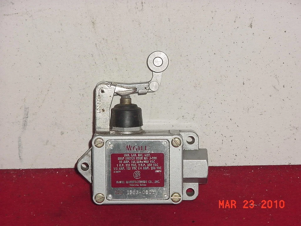 Interruptor de pressão McGill com braço de rolo 1503-0802 - Imagem 1 de 1