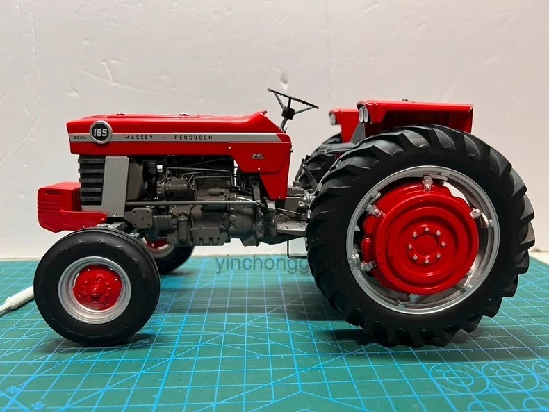 UH1/16 Massey Ferguson MF165 Alloy Tractor Model - Image 1 of 4