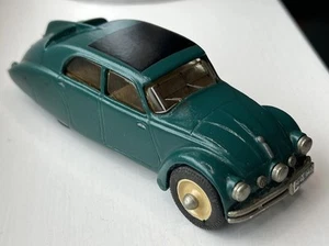 Kit de réplicas automáticas 1935 Tatra 77 A verde pintado y montado 1:43 metal blanco - Imagen 1 de 21