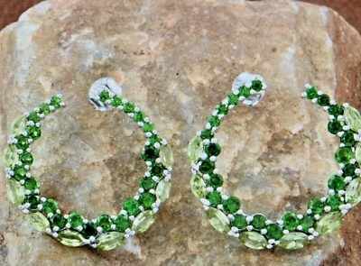 6.35 CTW  Peridot And Natural Russian Diopside Earrings In Platinum Over Silver Foto 1 de 2