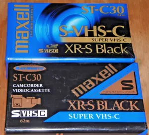 ZWEI NEUE Maxell XR-S SCHWARZ - ST-C30 S-VHS-C CAMCORDER VIDEOKASSETTE, beide versiegelt - Bild 1 von 1