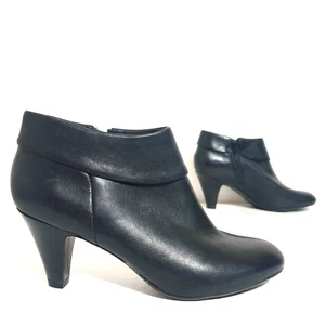 NEAR NEW Naturalizer Shoes Sz 7 W Black Leather Comfort Heels Ankle Boots Zip Up - Picture 1 of 15