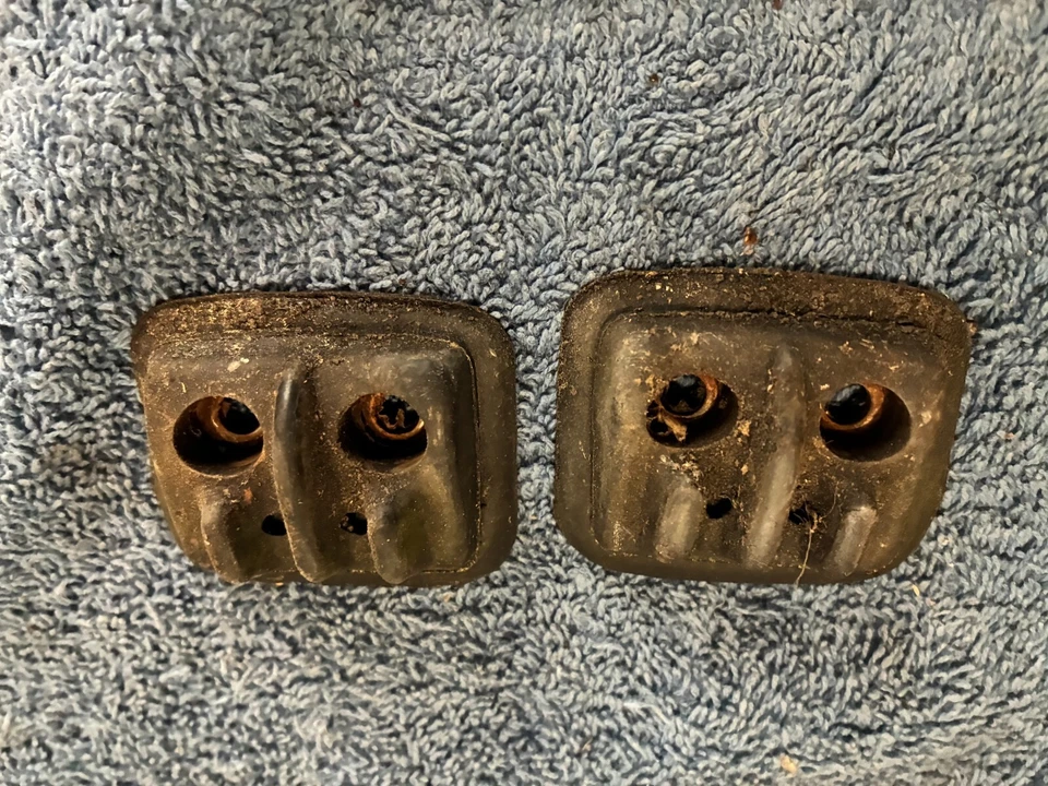 Perno lateral trasero clásico Saab 900 hatchback en tope amortiguador de goma Foto 1 de 1