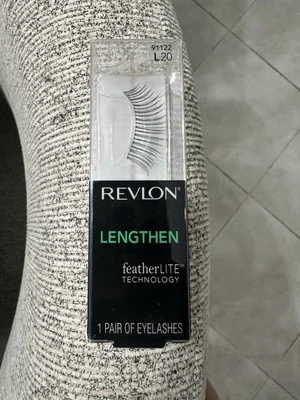 NEW! Revlon featherLITE Technology Eye Lashes Lengthen #91122 L20 Black 1 Pair - Image 1 of 2