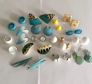 Lot Of 15 Women's Pierced Costume Earrings Plastic Metal Etc Earrings - Picture 1 of 12