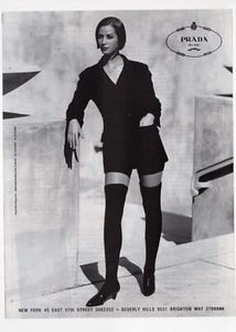 Hermosa modelo de moda estilo PRADA estilo Milán anuncio impreso revista años 90 vintage - Imagen 1 de 1