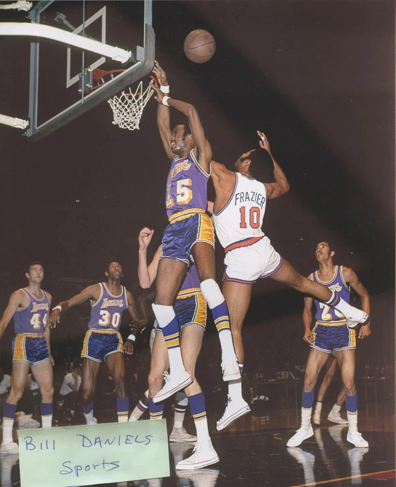 Jerry West Willie McCarter Lakers Walt Frazier New York Knicks 1969 foto 3 Foto 1 de 1