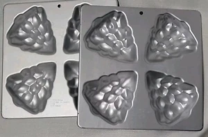 2 Pc Wilton Christmas Tree Cake Pan 1990 2105-9496 Mini 4 Cakes Holiday Baking - Picture 1 of 6