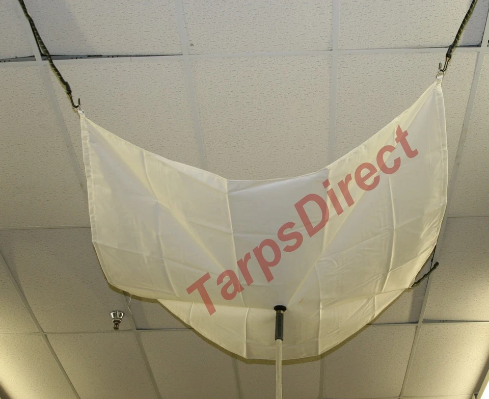 Lona de drenaje industrial de alta resistencia de 20' x 20' - Desviador de fugas en techo Foto 1 de 1