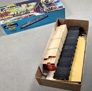 HO Scale Athearn 50' Flat Car Undecorated Kit with Stakes & Real Lumber Load - Picture 1 of 4