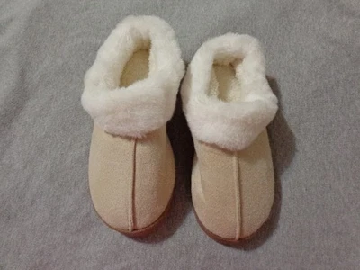 Zapatillas blancas tostadas para mujer o niño suela de goma punta cerrada antideslizantes pequeñas Foto 1 de 3