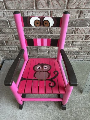 Mecedora mecedora para niños pintada a mano rosa y marrón búhos usada en excelente estado Foto 1 de 4