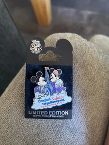 B2 Disney DLR LE 1000 Pin Mickey Minnie Salutes Tokyo 25 Anniversary - Bild 1 von 3