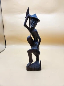 Uomo balinese vintage Bali intagliato in legno balinese seduto a catturare pesci - Foto 1 di 11