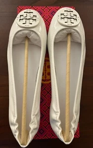 NEW Tory Burch Minnie Travel Logo Patent Leather Ballet Flats Gardenia Size 9NEW - Picture 1 of 3