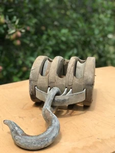 Triplo blocco legno antico 3 puleggia mancante 1 ruota con gancio di ferro - Vintage - Foto 1 di 4