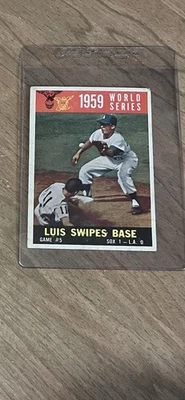 1960 Topps #389 1959 Serie Mundial Juego #5, Luis Swipes Base/Dodgers-White Sox/EX Foto 1 de 4