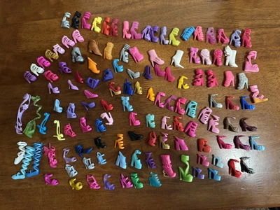 Mattel Moderno Muñeca Barbie Zapatos Gran Lote Mezcla Varios Tacones aleatorios Fashionista Foto 1 de 4