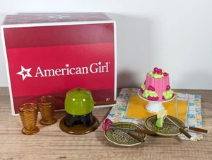 AMERICAN GIRL Julie’s Fondue-Set komplett mit Box NICHT MEHR PRODUZIERT (nur zum Ausstellen verwendet) - Bild 1 von 10