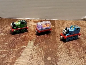 Thomas And Friends Birthday Thomas, Percy w/HAPPY BIRTHDAY! Car Learning Curve - Picture 1 of 15