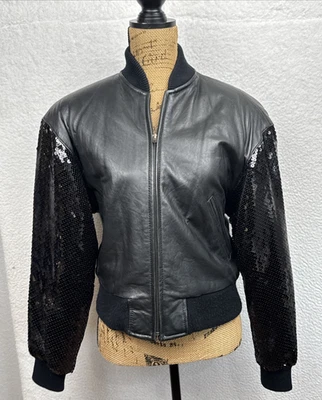 Jaqueta Bombardeiro Feminina Luis Alvear Couro Preto Lantejoulas Média Festa de Férias *** - Imagem 1 de 4