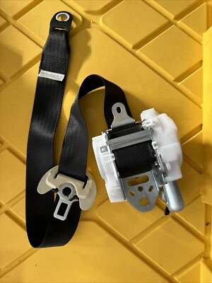 Conjunto retractor cinturón seguridad pasajero derecho Lexus CT 200H 2011-2014 negro OEM Foto 1 de 2