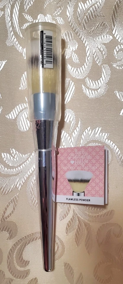 It Cosmetics  Makeup Flawless  Powder Brush Ulta 202 **FREE GIFT** - Image 1 of 1