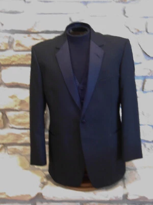 Chaqueta de esmoquin y chaleco de satén grande Foto 1 de 4