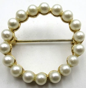 VTG 1 1/8" gold tone mtl off white faux pearl GEOMETRIC CIRCLE WREATH Brooch Pin - Picture 1 of 2