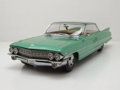 Cadillac Serie 62 Coupè Deville 1961 Verde Chiaro Metallico Modellino Auto 1:18 - Immagine 1 di 4