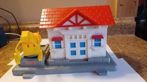 Fisher Price GeoTrax Rail & Road Cross Valley Train Station Crane 2004 - Picture 1 of 5