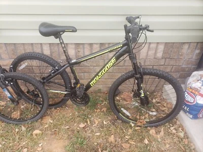 Bicicleta de montaña de excursión Mongoose R0708WM 24 pulgadas - negra Foto 1 de 2