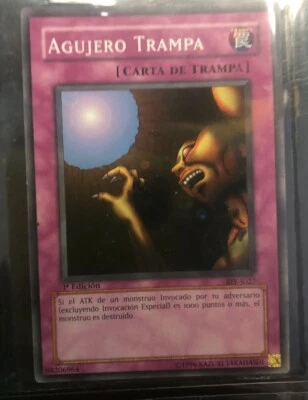 Yu-Gi-Oh! TCG Trap Hole- Spanish "Agujero Trampa" Common 1st Edition (1996). - Image 1 of 2