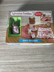 New Sylvanian Families Flair Evie's Sleepover Brown Mouse Bedroom Calico Critter - Picture 1 of 20