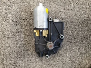 06-11 MERCEDES W251 W164 X164 ML GL R-CLASS SUNROOF MOON ROOF MOTOR UNIT OEM - Picture 1 of 4