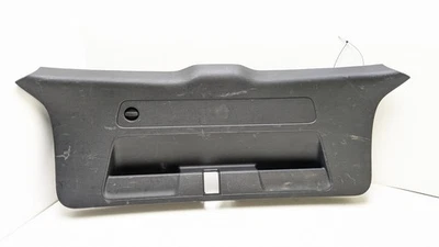 PANEL EMBELLECEDOR INTERIOR PORTÓN TRASERO AUDI Q2 81A867979 2017 Foto 1 de 4