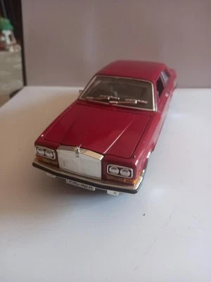 MODELLINO AUTO BBURAGO BURAGO  1/22 ROLLS ROYCE CAMARGUE BORDEAUX - Immagine 1 di 4